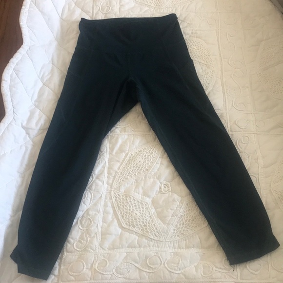 Old Navy Pants - Dark green cropped leggings (with pockets)
